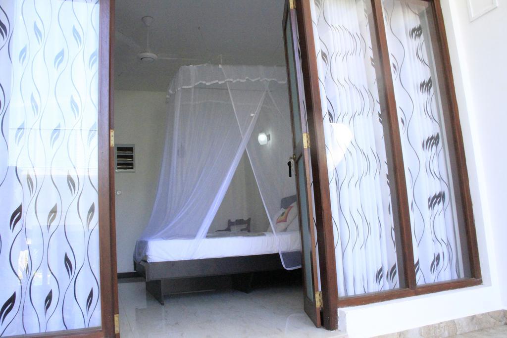 Hotel Neptune Bay Unawatuna Beach Habitación foto